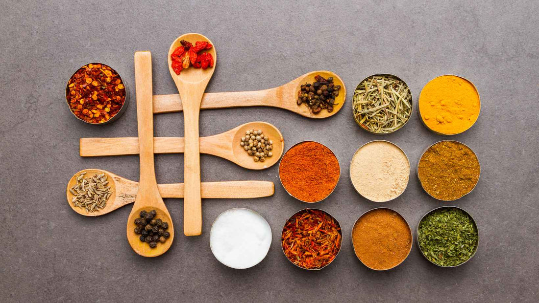 10 Épices à avoir absolument dans sa cuisine (et comment les utiliser)